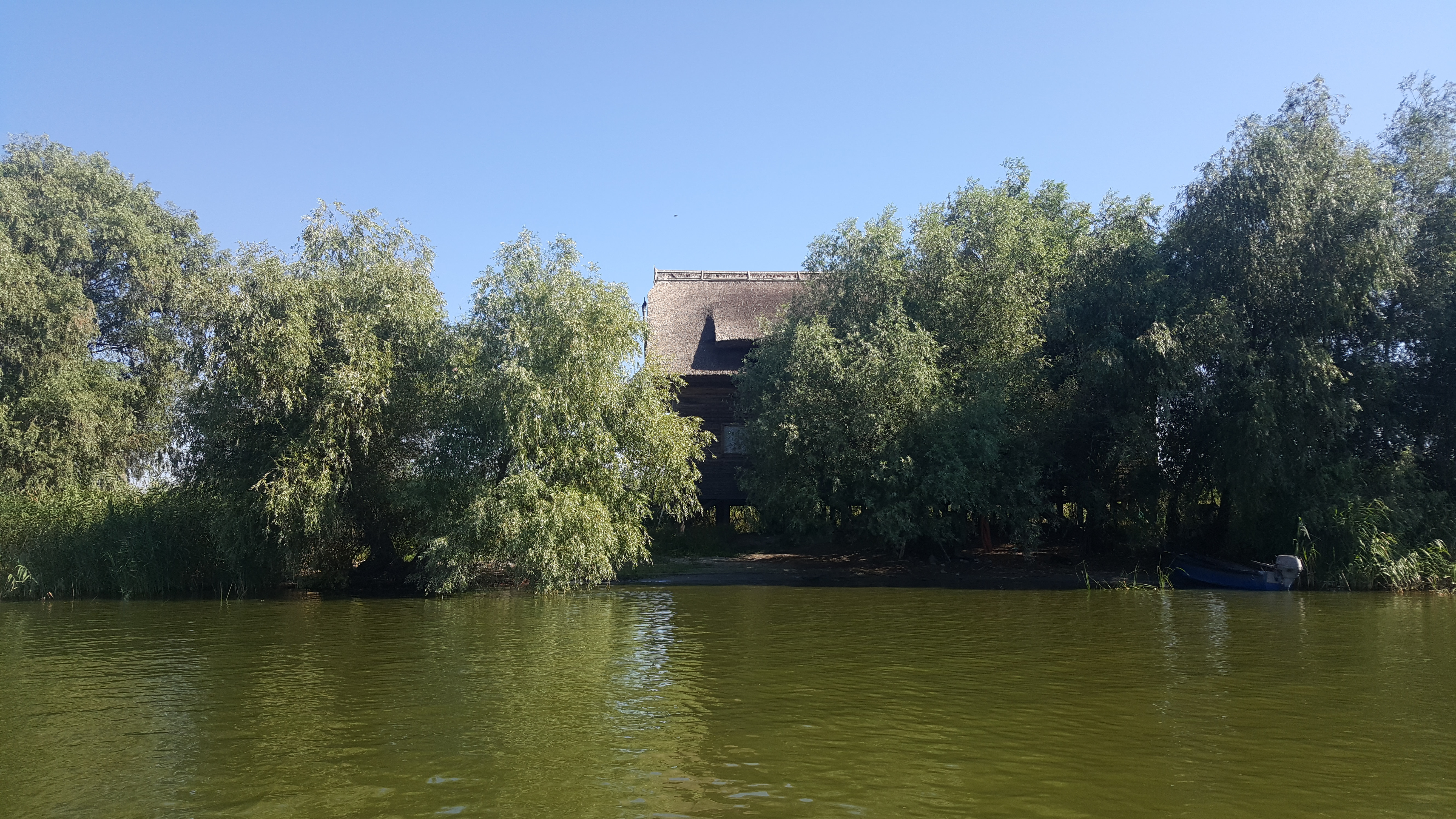 Cabana pescareasca pe canalele Deltei